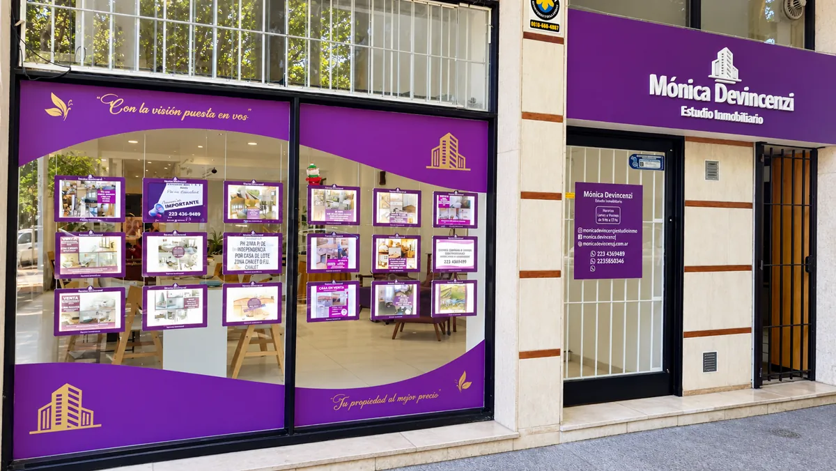 Frente de la oficina de Mónica Devincenzi Estudio Inmobiliario en Mar del Plata